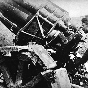 German gunner with heavy artillery, France, WW1
