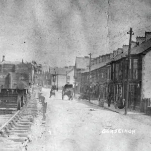 Goresinón, calle y ferrocarril cerca de Swansea, Gales del Sur Goresinón, calle y ferrocarril cerca de Swansea, Gales del Sur