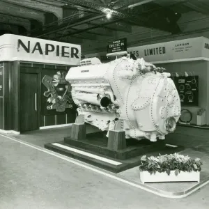 Moteur à essence de type Napier Deltic, 18 unités et une puissance totale de 2500 chevaux