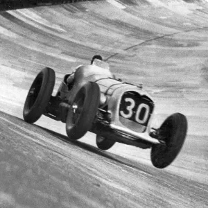 Voiture de course Napier-Railton conduite à Brooklands