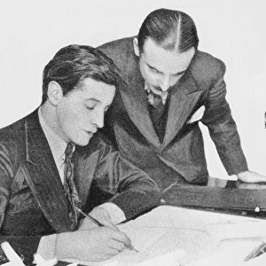 Ivor Novello & Michael Balcon signing a contract (1926)