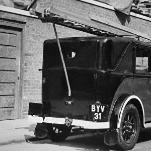 LCC-LFB taxi converted for fire brigade use, WW2