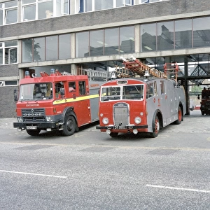 LFDCA-LFB Vintage fire engine at Clapham fire station
