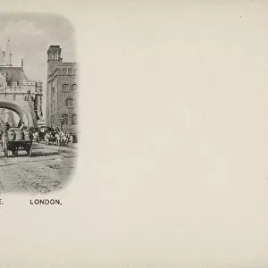 London - Traffic on Tower Bridge