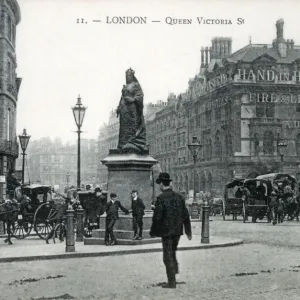 Statue of Queen Victoria Print, circa 1905 Statue of Queen Victoria Print, circa 1905