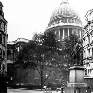 Nicholsons store, Peel statue and St. Paul's Cathedral
