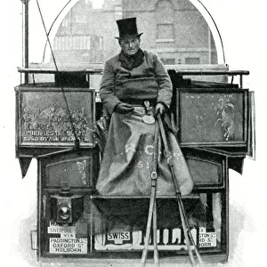 Omnibus driver in the streets of London 1900