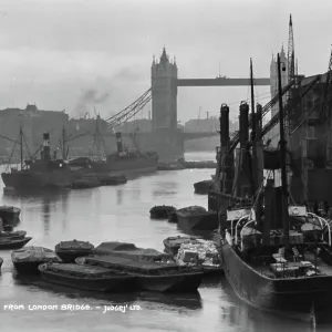 El Támesis desde el Puente de Londres. El Támesis desde el Puente de Londres.