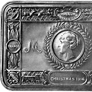 Princess Marys Christmas gift to the soldiers and sailors: The lid of the brass tobacco box