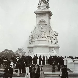 Queen Victoria Memorial - unveiled - The Mall, London