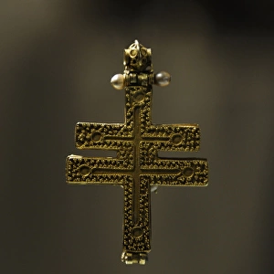 The Roskilde cross. Byzantine reliquary cross of gold. Aroun