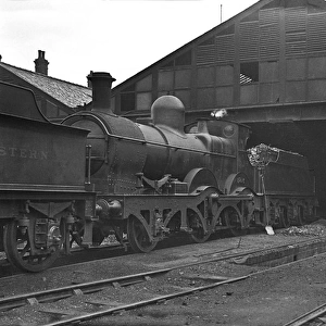 Steam engine and tender on a railway track