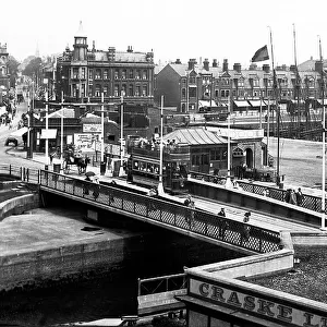 Swing Bridge, Lowestof early 1900's