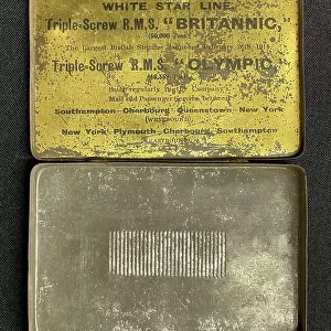 White Star Line, cigarette tin with match striker (inside)