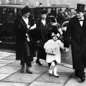 Winston Churchill with daughter C. 1914