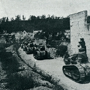 WW1 - French tanks (Renault FT-17) advancing, Oise, France