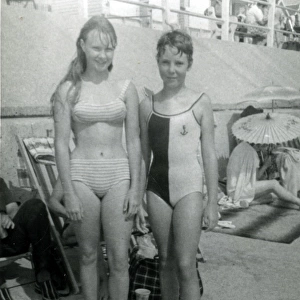 Young Girls at the Seaside, Thought to be at Cowes, Isle of