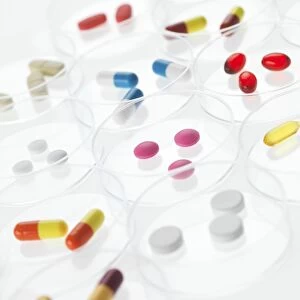Pharmaceutical research, conceptual image F005 / 0338