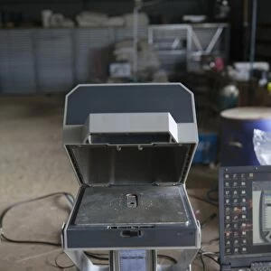 Portable X-ray fluorescence spectrometer