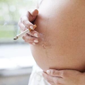 Pregnant woman smoking F008 / 3001