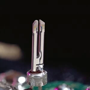 Quartz crystal oscillator