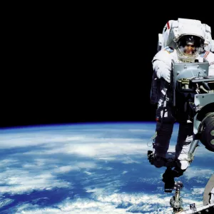 Space walk machine outlet