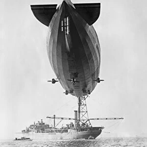 USS Shenandoah airship and tender, 1924 C017 / 7838