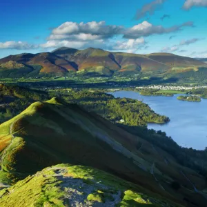 ENGLAND Cumbria Lake District National Park View from Cats Bells near Derwentwater