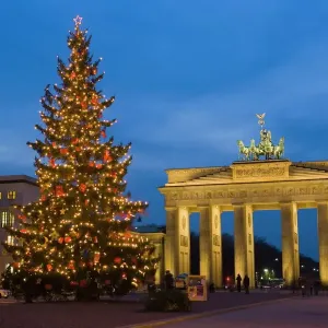 Puerta de Brandenburgo en Navidad, Berlín, Alemania, Europa. Puerta de Brandenburgo en Navidad, Berlín, Alemania, Europa.