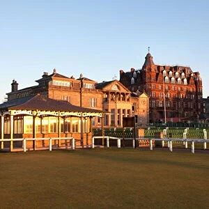 Caddie Pavilion and The Royal and Ancient Golf Club at the Old Course, St. Andrews, Fife, Scotland, United Kingdom, Europe