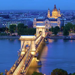 Chain Bridge, Four Seasons Hotel, Gresham Palace and St. Stephens Basilica at dusk, UNESCO World Heritage Site, Budapest, Hungary, Europe