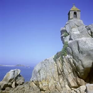 Christian chapel, Notre Dame de Port Blanc, on rocks on coast, Cote de Granit Rose