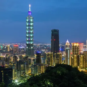 City skyline and Taipei 101 building in the Xinyi district, Taipei, Taiwan, Asia