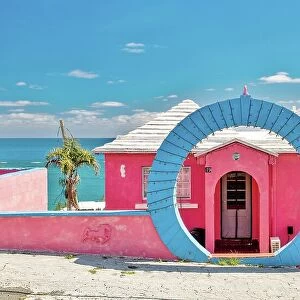 Colourful Bermuda home with traditional Moon Gate in front, Bermuda, Atlantic, North America