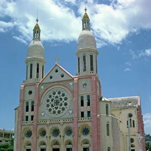 Crowds before the Catholic cathedral at Port au Prince