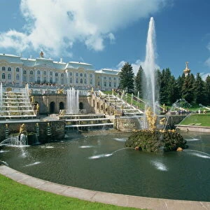 Fountains in front of the Summer Palace at Petrodvorets in St