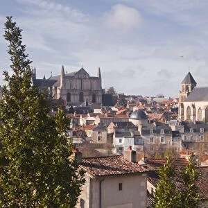 A general view of the city of Poitiers with the cathedral of Saint Pierre at the top of the hill, Poitiers, Vienne, Poitou-Charentes, France, Europe