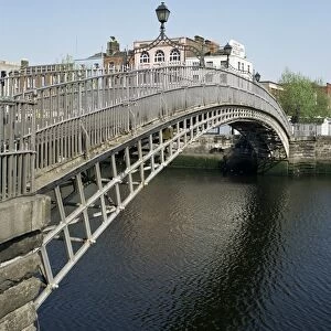 Halfpenny bridge over the River Liffey