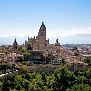 The imposing Gothic Cathedral of Segovia dominates the city, Segovia, Castilla y Leon