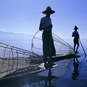 Intha fishermen, Inle Lake, Shan State, Myanmar (Burma), Asia