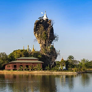 Little pagoda on a rock, Kyauk Kalap, Hpa-An, Kayin state, Myanmar (Burma), Asia