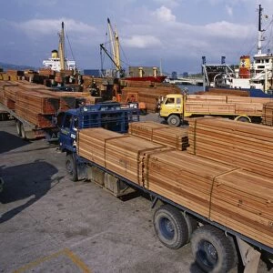 Loading timber for export