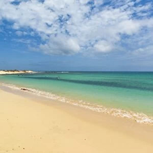 Looking north on one of the beautiful sandy beaches south of this resort town, Corralejo, Fuerteventura, Canary Islands, Spain, Atlantic, Europe