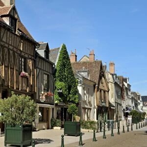 Medieval half-timbered buildings, Place Michel Debre, Amboise, UNESCO World Heritage Site, Indre-et-Loire, Centre, France, Europe