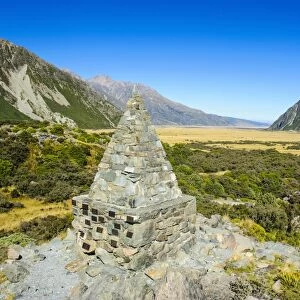 Memorial pyramid in the Mount Cook National Park, UNESCO World Heritage Site, South Island, New Zealand, Pacific