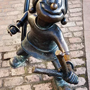 Minnie the Minx statue, Dundee, Scotland