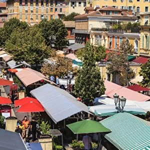 The morning fruit and vegetable market, Cours Saleya, Nice, Alpes Maritimes, Provence, Cote d Azur, French Riviera, France, Europe