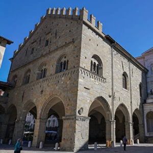 Piazza Duomo, Palazzo della Ragione and Bergamo Cathedral, Bergamo, Lombardy, Italy
