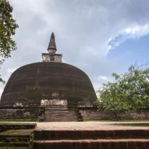 Rankot Vihara dagoba (Stupa) Buddhist temple ruins, Polonnaruwa, UNESCO World Heritage Site, Sri Lanka, Asia