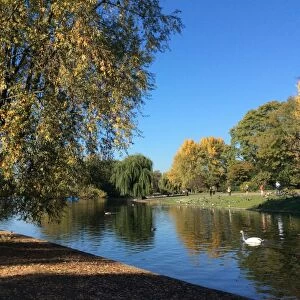 Regents Park in the autumn, London, England, United Kingdom, Europe